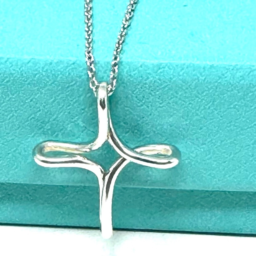Authentic Tiffany & CO. Elsa Peretti Infinity Cross I Necklace.